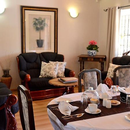 Simonsberg Guest House สเตลเลนบอช ภายนอก รูปภาพ