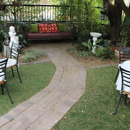 Simonsberg Guest House สเตลเลนบอช ภายนอก รูปภาพ