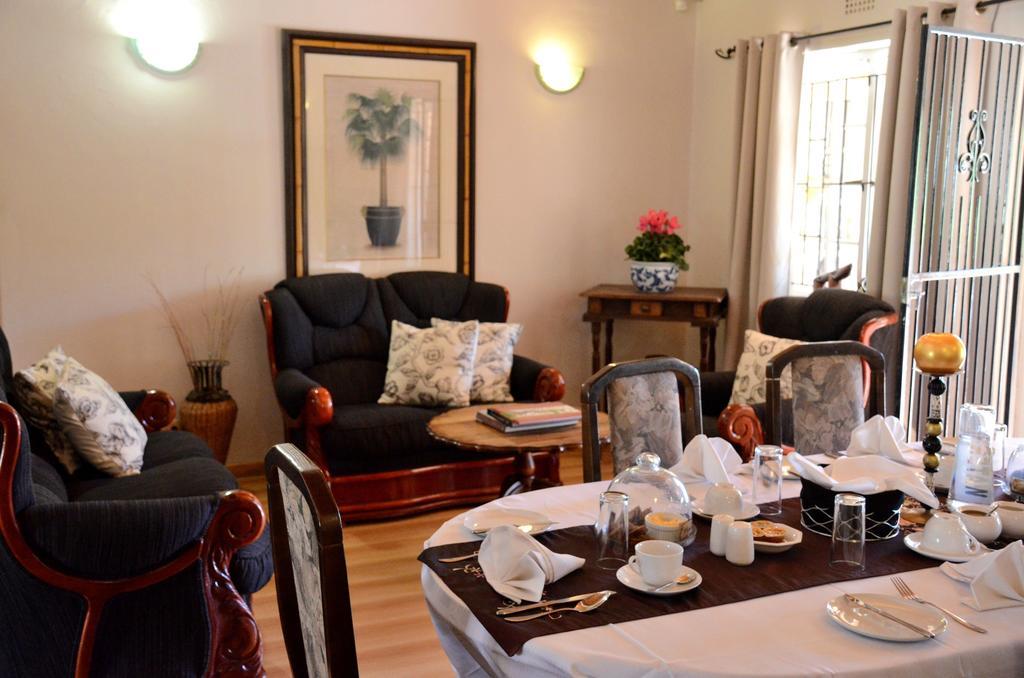 Simonsberg Guest House สเตลเลนบอช ภายนอก รูปภาพ