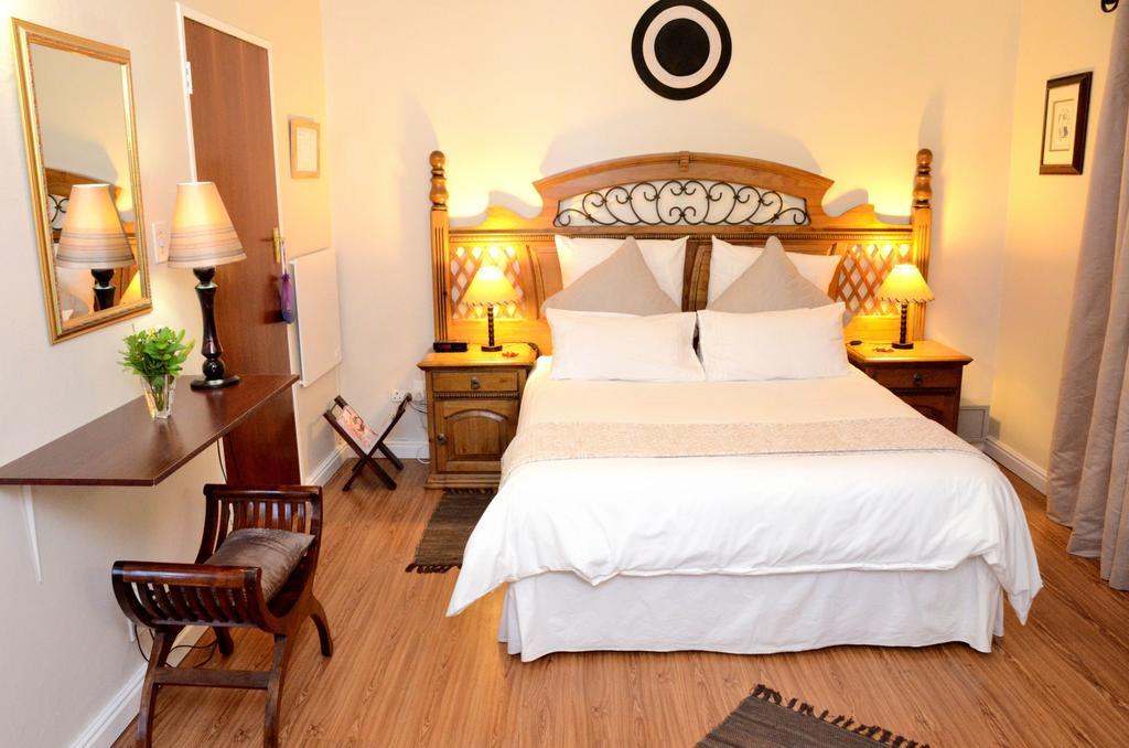 Simonsberg Guest House สเตลเลนบอช ห้อง รูปภาพ