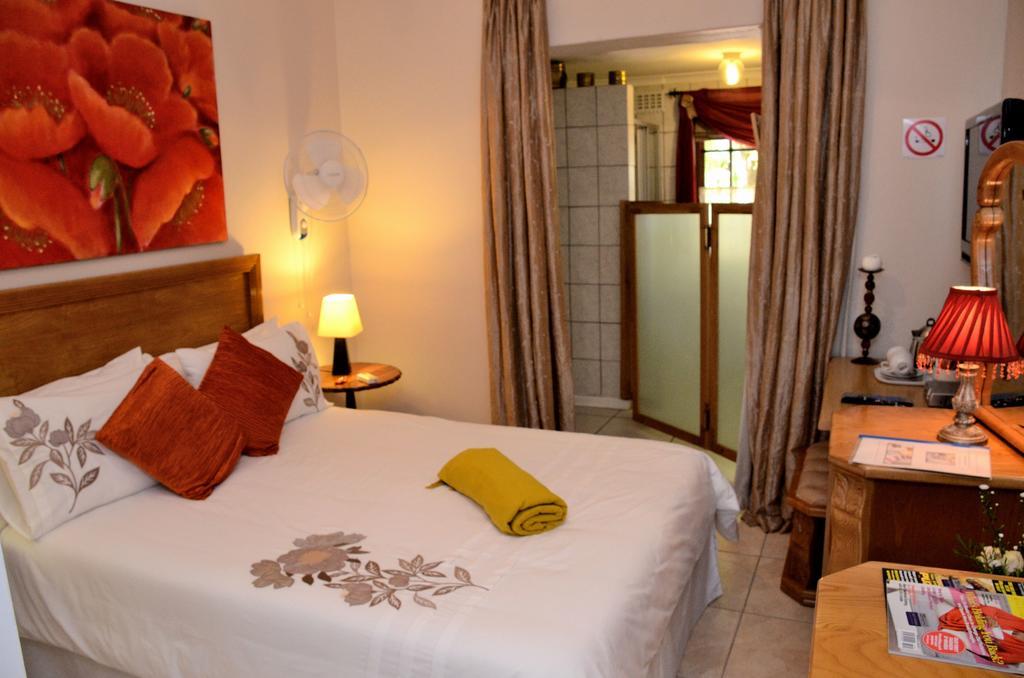 Simonsberg Guest House สเตลเลนบอช ห้อง รูปภาพ