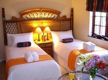 Simonsberg Guest House สเตลเลนบอช ภายนอก รูปภาพ