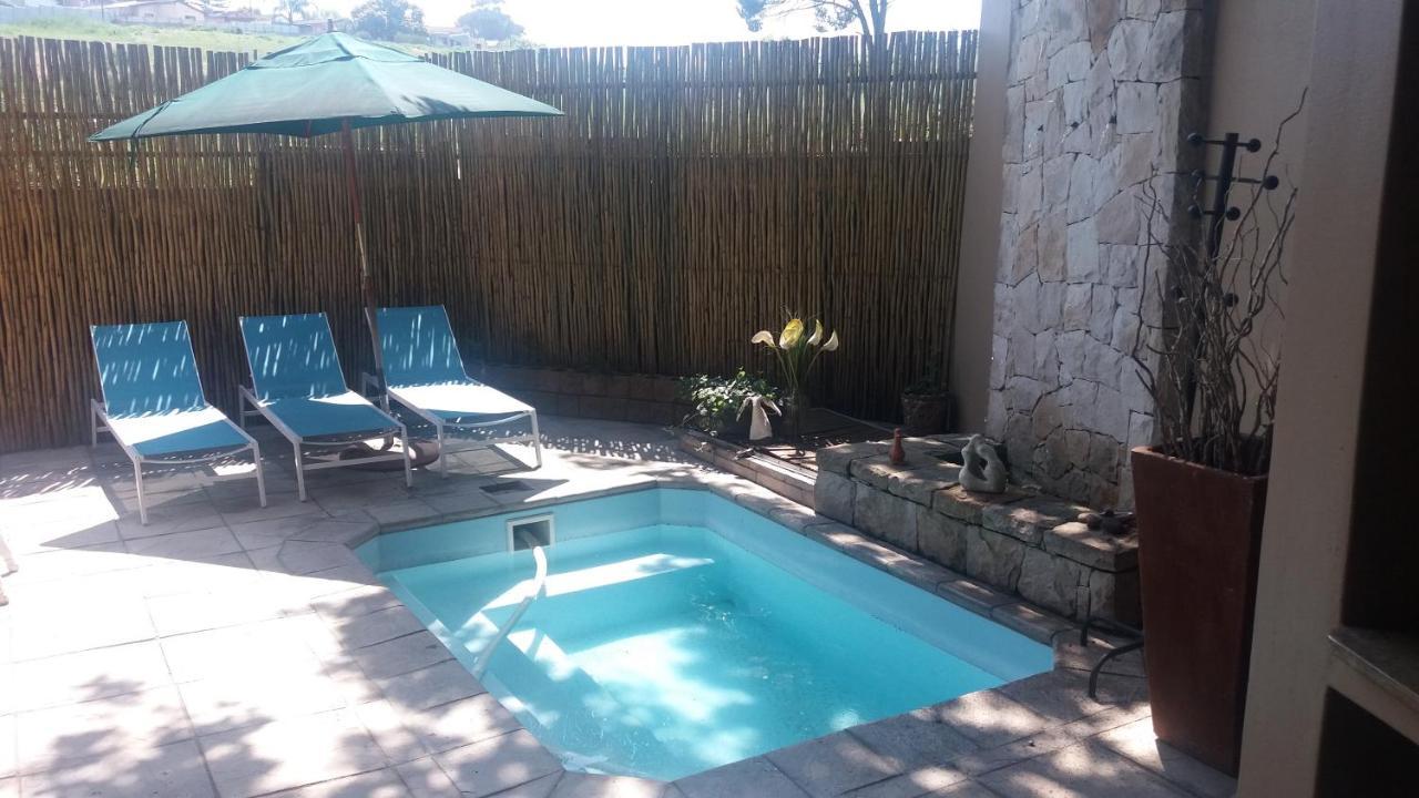 Simonsberg Guest House สเตลเลนบอช ภายนอก รูปภาพ